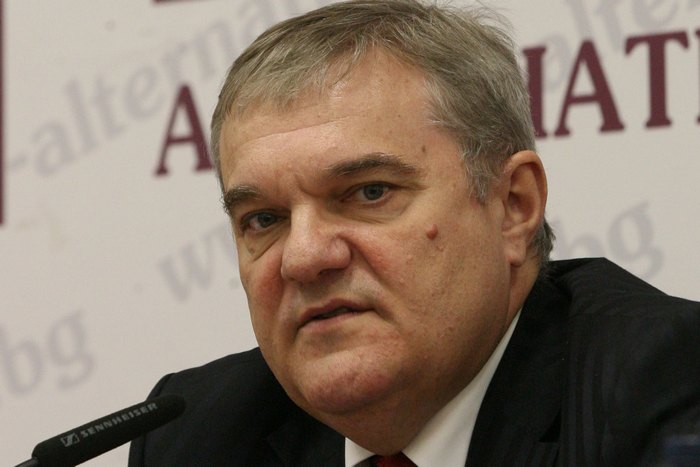 Лидерът на партия АБВ Румен Петков призова тази сутрин министър председателя